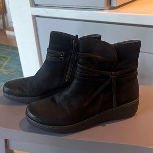 New Dansko Evelyn Black Burnished Suede Boots